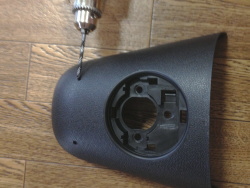 穴開け作業